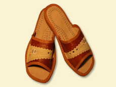 Producent pantofle licowe sandały klapki drewniaki trzewiki dziecięce bambosze kożuchowe ocieplacze wełniane